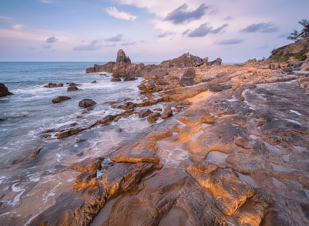 Tên gọi bãi Đá Nhảy bắt nguồn từ sự bào mòn của sóng biển